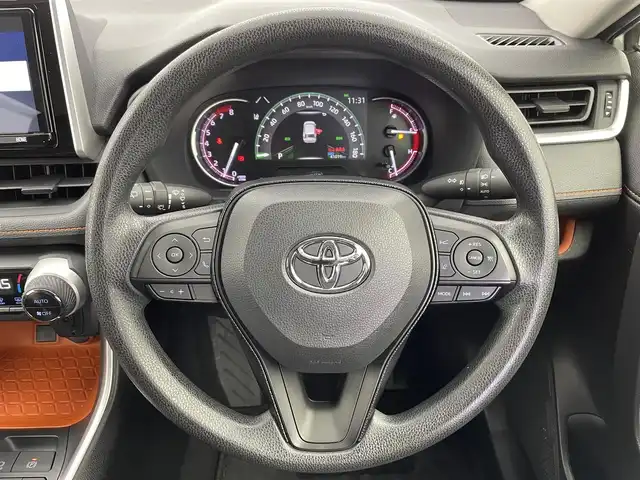 トヨタ ＲＡＶ４ アドベンチャー 富山県 2020(令2)年 4.1万km アーバンカーキ 純正9インチナビ（AM/FM/DVD/BT/フルセグ）/バックカメラ/ドライブレコーダー/ETC/デジタルインナーミラー/ブラインドスポットモニター/衝突被害軽減システム/レーダークルーズコントロール/レーンキープアシスト/コーナーセンサー/横滑り防止装置/レザーシート/オートLEDライト/オートマチックハイビーム/ステアリングスイッチ/純正アルミホイール/純正フロアマット/スマートキー