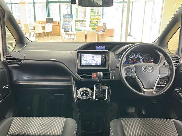 トヨタ ノア Si 道央・札幌 2018(平30)年 3.6万km ホワイトパールクリスタルシャイン ・ワンオーナー/・4WD/・寒冷地仕様/・純正ナビ/フルセグTV/DVD/CD/SD/BT/・バックカメラ/・サンルーフ/・ドライブレコーダー/・純正エンジンスターター/・左側パワースライドドア/・プリクラッシュセーフティ/・クルーズコントロール/・レーンディパーチャーアラート/・オートマチックハイビーム/・アイドリングストップ/・ワイパーデアイサー/・ビルトインETC/・LEDヘッドライト/・LEDフォグ/・横滑り防止/・プッシュスタート/・スマートキー/・ドアバイザー/・電格ミラー