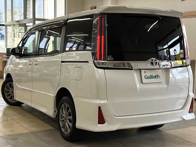 トヨタ ノア Si 道央・札幌 2018(平30)年 3.6万km ホワイトパールクリスタルシャイン ・ワンオーナー/・4WD/・寒冷地仕様/・純正ナビ/フルセグTV/DVD/CD/SD/BT/・バックカメラ/・サンルーフ/・ドライブレコーダー/・純正エンジンスターター/・左側パワースライドドア/・プリクラッシュセーフティ/・クルーズコントロール/・レーンディパーチャーアラート/・オートマチックハイビーム/・アイドリングストップ/・ワイパーデアイサー/・ビルトインETC/・LEDヘッドライト/・LEDフォグ/・横滑り防止/・プッシュスタート/・スマートキー/・ドアバイザー/・電格ミラー