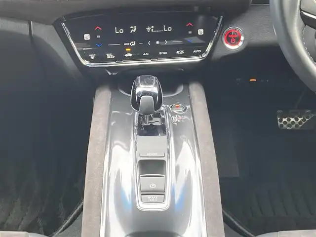 ホンダ ヴェゼル ハイブリッド RS ホンダセンシング 千葉県 2020(令2)年 3.4万km プラチナホワイトパール 純正8インチメモリナビ/(フルセグTV/BT/CD/DVD/FM/AM/HDMI)/バックカメラ/ドライブレコーダー/衝突被害軽減システム/車線逸脱警報/クルーズコントロール/ハーフレザーシート/横滑り防止装置/ETC/アイドリングストップ/LEDヘッドライト/フォグランプ/オートライト/ウィンカーミラー/電動格納ミラー/純正18インチAW/シートヒーター/シートリフター/プッシュスタート/スマートキー/フロアマット/ドアバイザー/スペアキー/取扱説明書