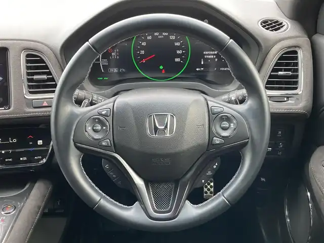 ホンダ ヴェゼル ハイブリッド RS ホンダセンシング 千葉県 2020(令2)年 3.4万km プラチナホワイトパール 純正8インチメモリナビ/(フルセグTV/BT/CD/DVD/FM/AM/HDMI)/バックカメラ/ドライブレコーダー/衝突被害軽減システム/車線逸脱警報/クルーズコントロール/ハーフレザーシート/横滑り防止装置/ETC/アイドリングストップ/LEDヘッドライト/フォグランプ/オートライト/ウィンカーミラー/電動格納ミラー/純正18インチAW/シートヒーター/シートリフター/プッシュスタート/スマートキー/フロアマット/ドアバイザー/スペアキー/取扱説明書