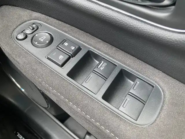 ホンダ ヴェゼル ハイブリッド RS ホンダセンシング 千葉県 2020(令2)年 3.4万km プラチナホワイトパール 純正8インチメモリナビ/(フルセグTV/BT/CD/DVD/FM/AM/HDMI)/バックカメラ/ドライブレコーダー/衝突被害軽減システム/車線逸脱警報/クルーズコントロール/ハーフレザーシート/横滑り防止装置/ETC/アイドリングストップ/LEDヘッドライト/フォグランプ/オートライト/ウィンカーミラー/電動格納ミラー/純正18インチAW/シートヒーター/シートリフター/プッシュスタート/スマートキー/フロアマット/ドアバイザー/スペアキー/取扱説明書