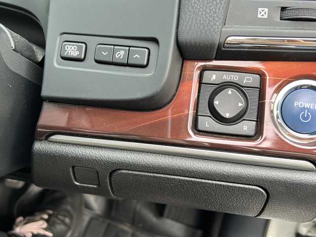 トヨタ クラウン ハイブリッド ロイヤルサルーン 福島県 2014(平26)年 7.5万km プレシャスシルバー 純正メモリナビ＆フルセグＴＶ/（ＤＶＤ＆ＢＴ＆ＣＤ）/バックカメラ/レーダークルーズコントロール/ＥＴＣ/純正１６inアルミホイール/シートヒーター/パワーシート/オートライト/ＬＥＤライト/フォグランプ/ウィンカーミラー/電動格納ミラー/スマートキー/プッシュスタート/Ｗ＋サイド＋カーテンエアバッグ/横滑り防止装置/ＡＢＳ/ドアバイザー/純正フロアマット/新車保証書/取扱説明書