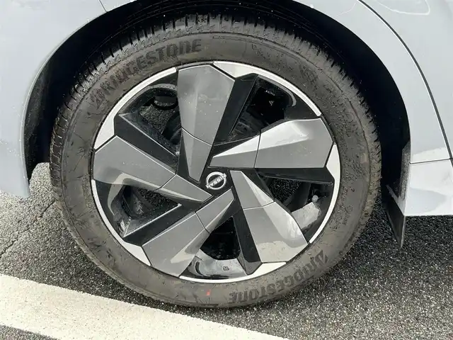 日産 オーラ G レザーエディション 奈良県 2021(令3)年 1.3万km ガンＭ 純正ナビ　/フルセグＴＶ　/BT/CD/DVD/USB/SD/iPod/アラウンドビューモニター　/ＬＥＤヘッドライト/オートライト　/オートマチックハイビーム　/前後コーナーセンサー　/衝突被害軽減システム　/デジタルインナーミラー　/ステアリングスイッチ　/スマートキー/AAC/純正17インチアルミホイール/純正フロアマット