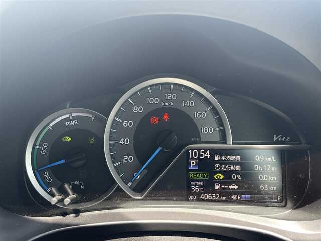 トヨタ ヴィッツ ハイブリッド U 山形県 2018(平30)年 4.1万km グレーメタリック 衝突被害軽減/レーンキープアシスト/横滑り防止装置/SDナビ/　　　【CD DVD フルセグTV　USB】/バックカメラ/クルーズコントロール/LEDヘッドライト/オートライト/オートハイビーム/シートヒーター/純正アルミホイール/純正フロアマット/アイドリングストップ/スペアキー/スマートキー/ETC