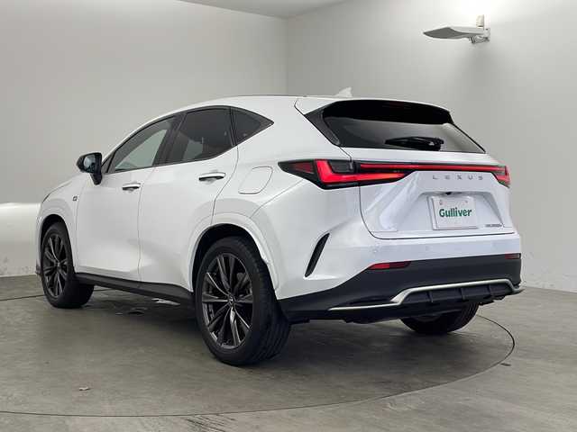 レクサス ＮＸ 350h Fスポーツ 兵庫県 2023(令5)年 5.7万km ホワイトノーヴァガラスフレーク ・ワンオーナー/・14インチディスプレイナビオーディオ/・Bluetooth&BT&USB&Miracast/・パノラミックビューモニター/・ビルドインETC2.0/・前後ドライブレコーダー/・前後コーナーセンサー/・サンルーフ/・革巻きステアリング/・ステアリングスイッチ/・パドルシフト/・レーダークルーズコントロール/・レザーシート/・パワーシート（D席＋N席）/・メモリシート（D席）/・シートヒーター（D席＋N席）/・エアシート（D席＋N席）/・純正フロアマット/・純正20インチアルミホイール/・LEXUSsafety＋/・W＋サイドエアバッグ/・カーテンエアバッグ/・電動パーキングブレーキ/・オートブレーキホールド/・デジタルインナーミラー/・ブラインドスポットモニター/・TVキャンセラー