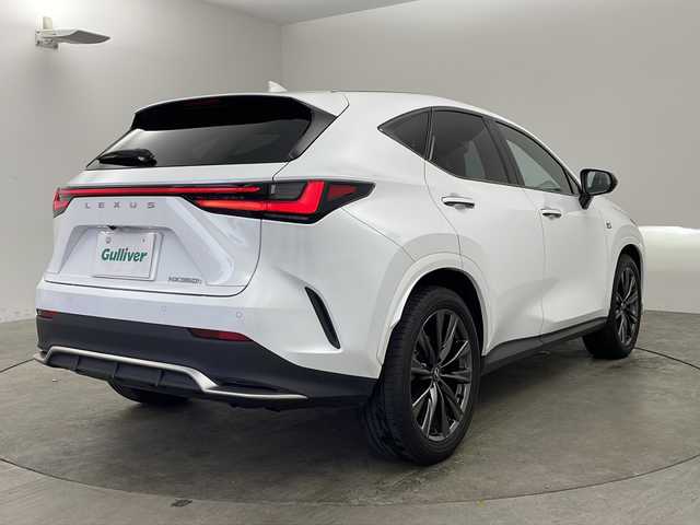 レクサス ＮＸ 350h Fスポーツ 兵庫県 2023(令5)年 5.7万km ホワイトノーヴァガラスフレーク ・ワンオーナー/・14インチディスプレイナビオーディオ/・Bluetooth&BT&USB&Miracast/・パノラミックビューモニター/・ビルドインETC2.0/・前後ドライブレコーダー/・前後コーナーセンサー/・サンルーフ/・革巻きステアリング/・ステアリングスイッチ/・パドルシフト/・レーダークルーズコントロール/・レザーシート/・パワーシート（D席＋N席）/・メモリシート（D席）/・シートヒーター（D席＋N席）/・エアシート（D席＋N席）/・純正フロアマット/・純正20インチアルミホイール/・LEXUSsafety＋/・W＋サイドエアバッグ/・カーテンエアバッグ/・電動パーキングブレーキ/・オートブレーキホールド/・デジタルインナーミラー/・ブラインドスポットモニター/・TVキャンセラー
