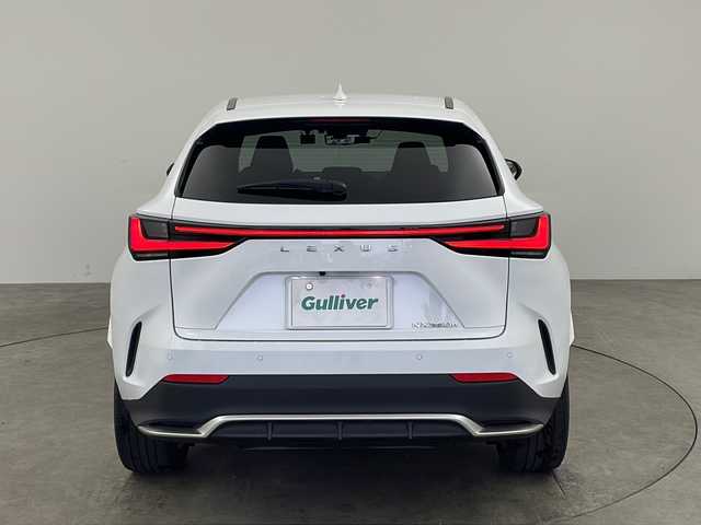 レクサス ＮＸ 350h Fスポーツ 兵庫県 2023(令5)年 5.7万km ホワイトノーヴァガラスフレーク ・ワンオーナー/・14インチディスプレイナビオーディオ/・Bluetooth&BT&USB&Miracast/・パノラミックビューモニター/・ビルドインETC2.0/・前後ドライブレコーダー/・前後コーナーセンサー/・サンルーフ/・革巻きステアリング/・ステアリングスイッチ/・パドルシフト/・レーダークルーズコントロール/・レザーシート/・パワーシート（D席＋N席）/・メモリシート（D席）/・シートヒーター（D席＋N席）/・エアシート（D席＋N席）/・純正フロアマット/・純正20インチアルミホイール/・LEXUSsafety＋/・W＋サイドエアバッグ/・カーテンエアバッグ/・電動パーキングブレーキ/・オートブレーキホールド/・デジタルインナーミラー/・ブラインドスポットモニター/・TVキャンセラー