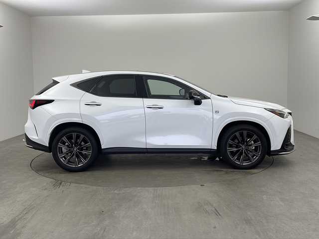 レクサス ＮＸ 350h Fスポーツ 兵庫県 2023(令5)年 5.7万km ホワイトノーヴァガラスフレーク ・ワンオーナー/・14インチディスプレイナビオーディオ/・Bluetooth&BT&USB&Miracast/・パノラミックビューモニター/・ビルドインETC2.0/・前後ドライブレコーダー/・前後コーナーセンサー/・サンルーフ/・革巻きステアリング/・ステアリングスイッチ/・パドルシフト/・レーダークルーズコントロール/・レザーシート/・パワーシート（D席＋N席）/・メモリシート（D席）/・シートヒーター（D席＋N席）/・エアシート（D席＋N席）/・純正フロアマット/・純正20インチアルミホイール/・LEXUSsafety＋/・W＋サイドエアバッグ/・カーテンエアバッグ/・電動パーキングブレーキ/・オートブレーキホールド/・デジタルインナーミラー/・ブラインドスポットモニター/・TVキャンセラー