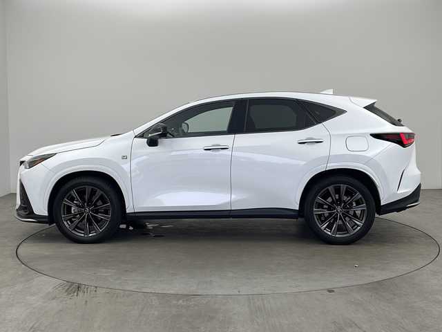 レクサス ＮＸ 350h Fスポーツ 兵庫県 2023(令5)年 5.7万km ホワイトノーヴァガラスフレーク ・ワンオーナー/・14インチディスプレイナビオーディオ/・Bluetooth&BT&USB&Miracast/・パノラミックビューモニター/・ビルドインETC2.0/・前後ドライブレコーダー/・前後コーナーセンサー/・サンルーフ/・革巻きステアリング/・ステアリングスイッチ/・パドルシフト/・レーダークルーズコントロール/・レザーシート/・パワーシート（D席＋N席）/・メモリシート（D席）/・シートヒーター（D席＋N席）/・エアシート（D席＋N席）/・純正フロアマット/・純正20インチアルミホイール/・LEXUSsafety＋/・W＋サイドエアバッグ/・カーテンエアバッグ/・電動パーキングブレーキ/・オートブレーキホールド/・デジタルインナーミラー/・ブラインドスポットモニター/・TVキャンセラー