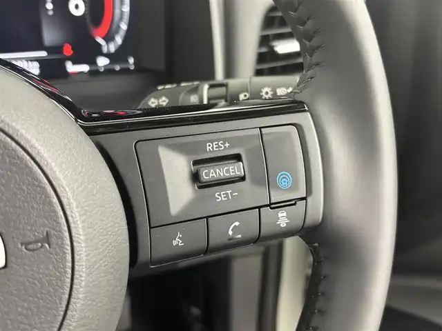 日産 エクストレイル G e－4ORCE 埼玉県 2024(令6)年 0.2万km ブリリアントホワイトパール 純正ナビ（Bluetooth/AM/FM）/フルセグTV/プロパイロット/エマージェンシーブレーキ/アラウンドビューモニター/車線逸脱防止機能/踏み間違え防止機能/横滑り防止装置/レーンキープアシスト/盗難防止装置/オートライト/LEDヘッドライト/コーナーセンサー/ワイアレス充電/ステアリングヒーター/デジタルインナーミラー/全席シートヒーター/ドライブレコーダー/ETC2.0/スマートキー