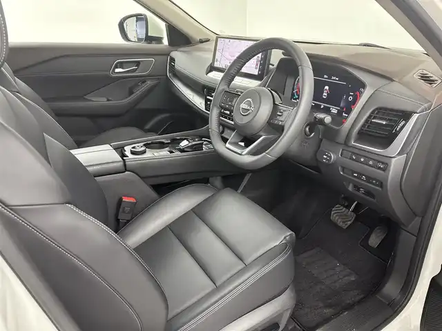 日産 エクストレイル G e－4ORCE 埼玉県 2024(令6)年 0.2万km ブリリアントホワイトパール 純正ナビ（Bluetooth/AM/FM）/フルセグTV/プロパイロット/エマージェンシーブレーキ/アラウンドビューモニター/車線逸脱防止機能/踏み間違え防止機能/横滑り防止装置/レーンキープアシスト/盗難防止装置/オートライト/LEDヘッドライト/コーナーセンサー/ワイアレス充電/ステアリングヒーター/デジタルインナーミラー/全席シートヒーター/ドライブレコーダー/ETC2.0/スマートキー