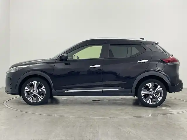日産 キックス X 群馬県 2021(令3)年 4.6万km ピュアブラック 純正９型ナビ　全周囲カメラ　デジタルインナーミラー　プロパイロット　シートヒーター　ステアリングヒーター　ＥＴＣ　ドラレコ　ハーフレザーシート　ＬＥＤライト　オートハイビーム　スマートキー　禁煙車
