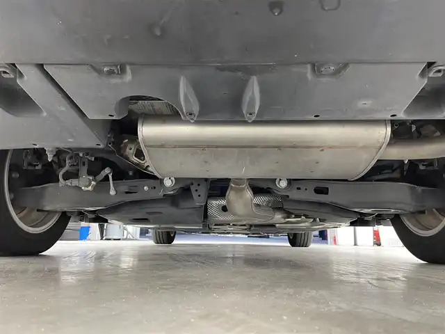 トヨタ プリウス ＰＨＶ A 滋賀県 2017(平29)年 7.9万km ホワイトパールクリスタルシャイン モデリスタエアロ（リア）/純正11.6インチナビ/【Bluetooth/フルセグTV/USB/iPod】/バックカメラ/ETC/セーフティセンスP/・プリクラッシュセーフティ/・レーンディパーチャーアラート/・アダプティブハイビーム/・レーダークルーズコントロール/ブラインドスポットモニター/インテリジェントクリアランスソナー/パーキングアシスト/シートヒーター/ハンドルヒーター/スマートキー/LEDヘッドライト/オートライト