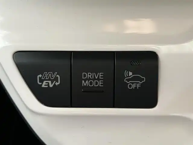 トヨタ プリウス ＰＨＶ A 滋賀県 2017(平29)年 7.9万km ホワイトパールクリスタルシャイン モデリスタエアロ（リア）/純正11.6インチナビ/【Bluetooth/フルセグTV/USB/iPod】/バックカメラ/ETC/セーフティセンスP/・プリクラッシュセーフティ/・レーンディパーチャーアラート/・アダプティブハイビーム/・レーダークルーズコントロール/ブラインドスポットモニター/インテリジェントクリアランスソナー/パーキングアシスト/シートヒーター/ハンドルヒーター/スマートキー/LEDヘッドライト/オートライト