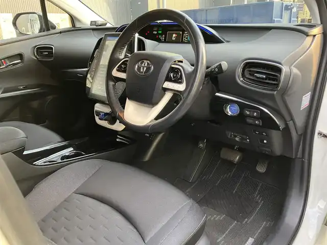 トヨタ プリウス ＰＨＶ A 滋賀県 2017(平29)年 7.9万km ホワイトパールクリスタルシャイン モデリスタエアロ（リア）/純正11.6インチナビ/【Bluetooth/フルセグTV/USB/iPod】/バックカメラ/ETC/セーフティセンスP/・プリクラッシュセーフティ/・レーンディパーチャーアラート/・アダプティブハイビーム/・レーダークルーズコントロール/ブラインドスポットモニター/インテリジェントクリアランスソナー/パーキングアシスト/シートヒーター/ハンドルヒーター/スマートキー/LEDヘッドライト/オートライト
