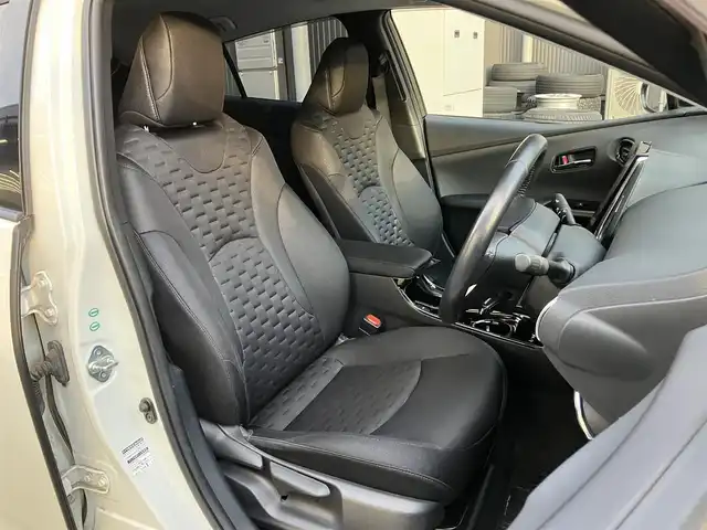 トヨタ プリウス ＰＨＶ A 滋賀県 2017(平29)年 7.9万km ホワイトパールクリスタルシャイン モデリスタエアロ（リア）/純正11.6インチナビ/【Bluetooth/フルセグTV/USB/iPod】/バックカメラ/ETC/セーフティセンスP/・プリクラッシュセーフティ/・レーンディパーチャーアラート/・アダプティブハイビーム/・レーダークルーズコントロール/ブラインドスポットモニター/インテリジェントクリアランスソナー/パーキングアシスト/シートヒーター/ハンドルヒーター/スマートキー/LEDヘッドライト/オートライト