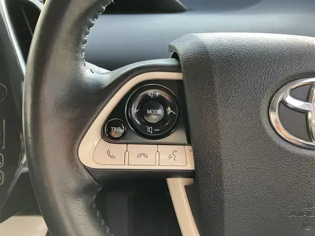 トヨタ プリウス ＰＨＶ A 滋賀県 2017(平29)年 7.9万km ホワイトパールクリスタルシャイン モデリスタエアロ（リア）/純正11.6インチナビ/【Bluetooth/フルセグTV/USB/iPod】/バックカメラ/ETC/セーフティセンスP/・プリクラッシュセーフティ/・レーンディパーチャーアラート/・アダプティブハイビーム/・レーダークルーズコントロール/ブラインドスポットモニター/インテリジェントクリアランスソナー/パーキングアシスト/シートヒーター/ハンドルヒーター/スマートキー/LEDヘッドライト/オートライト