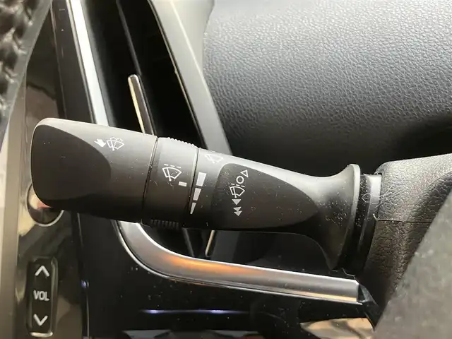 トヨタ プリウス ＰＨＶ A 滋賀県 2017(平29)年 7.9万km ホワイトパールクリスタルシャイン モデリスタエアロ（リア）/純正11.6インチナビ/【Bluetooth/フルセグTV/USB/iPod】/バックカメラ/ETC/セーフティセンスP/・プリクラッシュセーフティ/・レーンディパーチャーアラート/・アダプティブハイビーム/・レーダークルーズコントロール/ブラインドスポットモニター/インテリジェントクリアランスソナー/パーキングアシスト/シートヒーター/ハンドルヒーター/スマートキー/LEDヘッドライト/オートライト