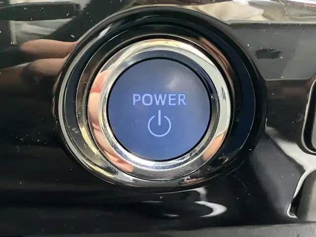 トヨタ プリウス ＰＨＶ A 滋賀県 2017(平29)年 7.9万km ホワイトパールクリスタルシャイン モデリスタエアロ（リア）/純正11.6インチナビ/【Bluetooth/フルセグTV/USB/iPod】/バックカメラ/ETC/セーフティセンスP/・プリクラッシュセーフティ/・レーンディパーチャーアラート/・アダプティブハイビーム/・レーダークルーズコントロール/ブラインドスポットモニター/インテリジェントクリアランスソナー/パーキングアシスト/シートヒーター/ハンドルヒーター/スマートキー/LEDヘッドライト/オートライト