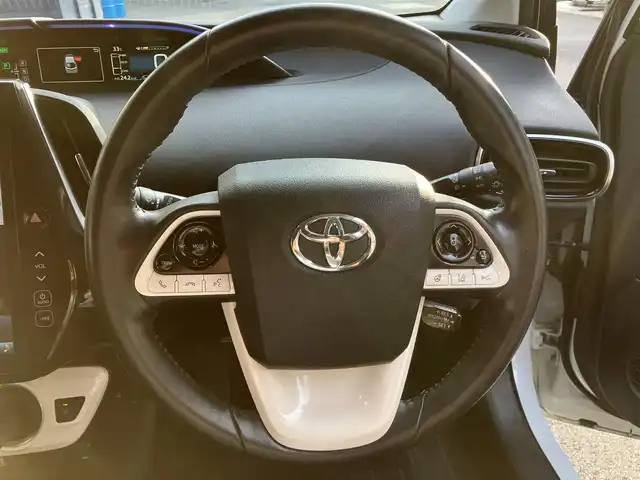 トヨタ プリウス ＰＨＶ A 滋賀県 2017(平29)年 7.9万km ホワイトパールクリスタルシャイン モデリスタエアロ（リア）/純正11.6インチナビ/【Bluetooth/フルセグTV/USB/iPod】/バックカメラ/ETC/セーフティセンスP/・プリクラッシュセーフティ/・レーンディパーチャーアラート/・アダプティブハイビーム/・レーダークルーズコントロール/ブラインドスポットモニター/インテリジェントクリアランスソナー/パーキングアシスト/シートヒーター/ハンドルヒーター/スマートキー/LEDヘッドライト/オートライト