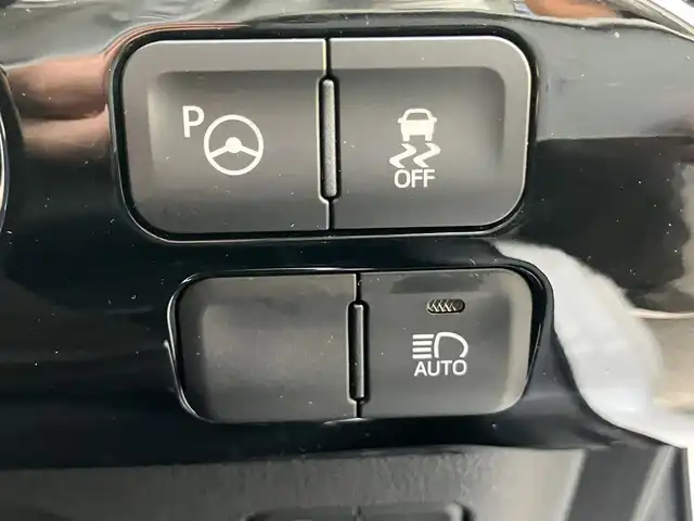 トヨタ プリウス ＰＨＶ A 滋賀県 2017(平29)年 7.9万km ホワイトパールクリスタルシャイン モデリスタエアロ（リア）/純正11.6インチナビ/【Bluetooth/フルセグTV/USB/iPod】/バックカメラ/ETC/セーフティセンスP/・プリクラッシュセーフティ/・レーンディパーチャーアラート/・アダプティブハイビーム/・レーダークルーズコントロール/ブラインドスポットモニター/インテリジェントクリアランスソナー/パーキングアシスト/シートヒーター/ハンドルヒーター/スマートキー/LEDヘッドライト/オートライト