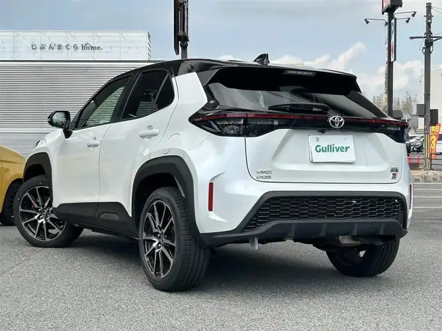 トヨタ ヤリスクロス ハイブリッド GRスポーツ 奈良県 2023(令5)年 0.8万km ブラックマイカ/プラチナホワイトパールマイカ ワンオーナー/純正ナビ/追従式クルコン/アラウンドビュー/ハーフレザー/ETC/ドラレコ/USB付/タイプC付/キャリパー/オートライト（LED）/純正フロアマット/純正アルミ/保証書/取扱説明書/記録簿