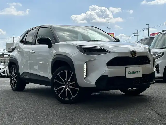 トヨタ ヤリスクロス ハイブリッド GRスポーツ 奈良県 2023(令5)年 0.8万km ブラックマイカ/プラチナホワイトパールマイカ ワンオーナー/純正ナビ/追従式クルコン/アラウンドビュー/ハーフレザー/ETC/ドラレコ/USB付/タイプC付/キャリパー/オートライト（LED）/純正フロアマット/純正アルミ/保証書/取扱説明書/記録簿
