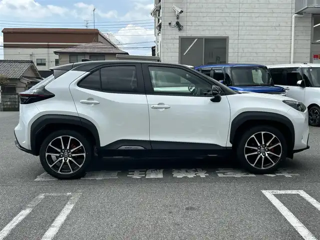 トヨタ ヤリスクロス ハイブリッド GRスポーツ 奈良県 2023(令5)年 0.8万km ブラックマイカ/プラチナホワイトパールマイカ ワンオーナー/純正ナビ/追従式クルコン/アラウンドビュー/ハーフレザー/ETC/ドラレコ/USB付/タイプC付/キャリパー/オートライト（LED）/純正フロアマット/純正アルミ/保証書/取扱説明書/記録簿