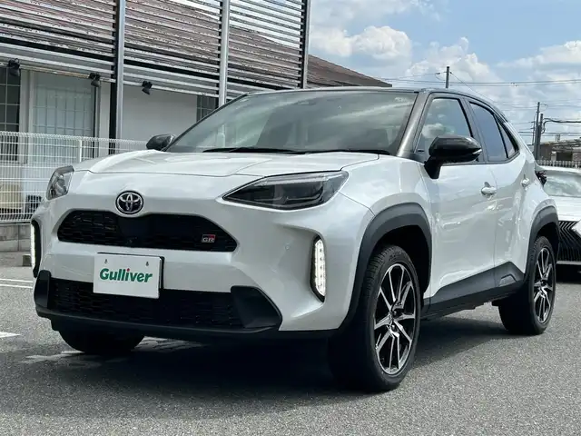 トヨタ ヤリスクロス ハイブリッド GRスポーツ 奈良県 2023(令5)年 0.8万km ブラックマイカ/プラチナホワイトパールマイカ ワンオーナー/純正ナビ/追従式クルコン/アラウンドビュー/ハーフレザー/ETC/ドラレコ/USB付/タイプC付/キャリパー/オートライト（LED）/純正フロアマット/純正アルミ/保証書/取扱説明書/記録簿