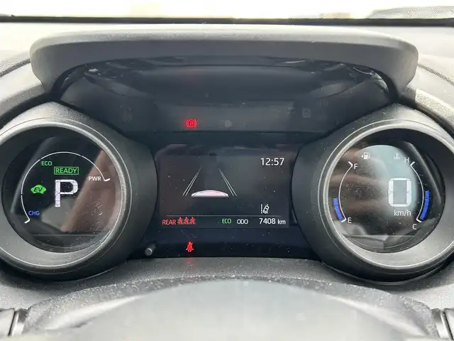 トヨタ ヤリスクロス ハイブリッド GRスポーツ 奈良県 2023(令5)年 0.8万km ブラックマイカ/プラチナホワイトパールマイカ ワンオーナー/純正ナビ/追従式クルコン/アラウンドビュー/ハーフレザー/ETC/ドラレコ/USB付/タイプC付/キャリパー/オートライト（LED）/純正フロアマット/純正アルミ/保証書/取扱説明書/記録簿