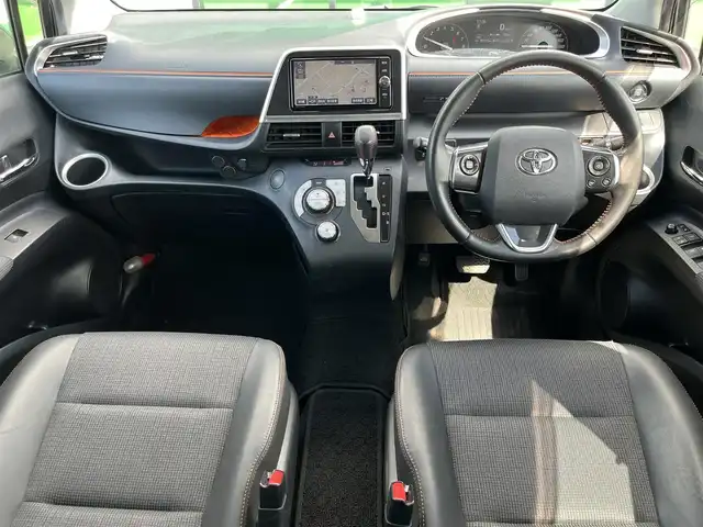 トヨタ シエンタ G クエロ 奈良県 2017(平29)年 5.3万km ブラックマイカ 純正ＳＤナビ（ＮＳＺＴ－Ｗ６６Ｔ）　/フルセグ　/Ｂｌｕｅｔｏｏｔｈ　/ＣＤ／ＤＶＤ　/フリップダウンモニター　（V12T-R66C）/バックカメラ　/ビルトインＥＴＣ　/スペアキー　/３列シート　/ハーフレザーシート　/両側パワスラ
