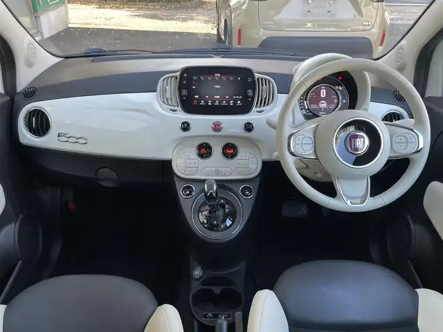 フィアット ５００ 1．2 ドルチェ 静岡県 2022(令4)年 0.9万km ビアンコ・ガーラ １オーナー　/純正ディスプレイオーディオ　/バックカメラ　/リアソナー　/クルコン　/ガラスルーフ/半革シート　/純正前後ドラレコ　/パドルシフト　/革巻きステアリング　/リモコンキー　/スペアキー　/保証書　/取説