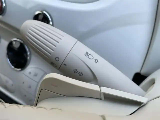 フィアット ５００ 1．2 ドルチェ 静岡県 2022(令4)年 0.9万km ビアンコ・ガーラ １オーナー　/純正ディスプレイオーディオ　/バックカメラ　/リアソナー　/クルコン　/ガラスルーフ/半革シート　/純正前後ドラレコ　/パドルシフト　/革巻きステアリング　/リモコンキー　/スペアキー　/保証書　/取説