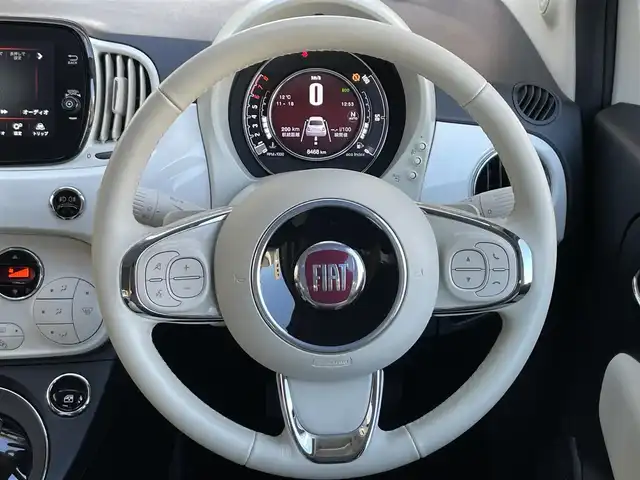 フィアット ５００ 1．2 ドルチェ 静岡県 2022(令4)年 0.9万km ビアンコ・ガーラ １オーナー　/純正ディスプレイオーディオ　/バックカメラ　/リアソナー　/クルコン　/ガラスルーフ/半革シート　/純正前後ドラレコ　/パドルシフト　/革巻きステアリング　/リモコンキー　/スペアキー　/保証書　/取説