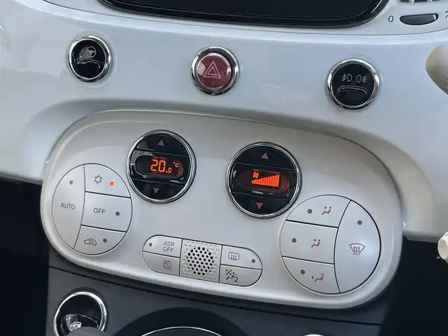 フィアット ５００ 1．2 ドルチェ 静岡県 2022(令4)年 0.9万km ビアンコ・ガーラ １オーナー　/純正ディスプレイオーディオ　/バックカメラ　/リアソナー　/クルコン　/ガラスルーフ/半革シート　/純正前後ドラレコ　/パドルシフト　/革巻きステアリング　/リモコンキー　/スペアキー　/保証書　/取説