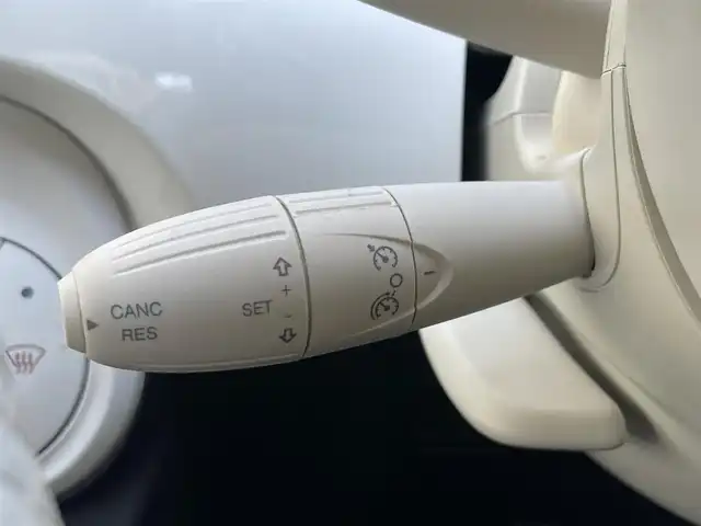 フィアット ５００ 1．2 ドルチェ 静岡県 2022(令4)年 0.9万km ビアンコ・ガーラ １オーナー　/純正ディスプレイオーディオ　/バックカメラ　/リアソナー　/クルコン　/ガラスルーフ/半革シート　/純正前後ドラレコ　/パドルシフト　/革巻きステアリング　/リモコンキー　/スペアキー　/保証書　/取説