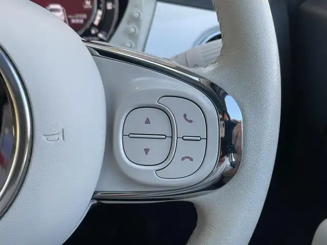 フィアット ５００ 1．2 ドルチェ 静岡県 2022(令4)年 0.9万km ビアンコ・ガーラ １オーナー　/純正ディスプレイオーディオ　/バックカメラ　/リアソナー　/クルコン　/ガラスルーフ/半革シート　/純正前後ドラレコ　/パドルシフト　/革巻きステアリング　/リモコンキー　/スペアキー　/保証書　/取説