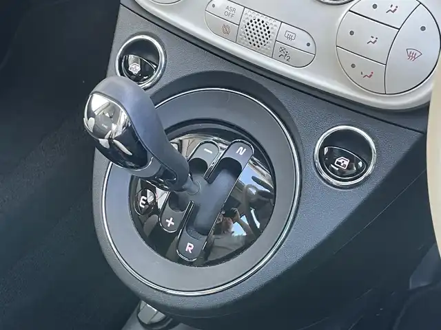 フィアット ５００ 1．2 ドルチェ 静岡県 2022(令4)年 0.9万km ビアンコ・ガーラ １オーナー　/純正ディスプレイオーディオ　/バックカメラ　/リアソナー　/クルコン　/ガラスルーフ/半革シート　/純正前後ドラレコ　/パドルシフト　/革巻きステアリング　/リモコンキー　/スペアキー　/保証書　/取説