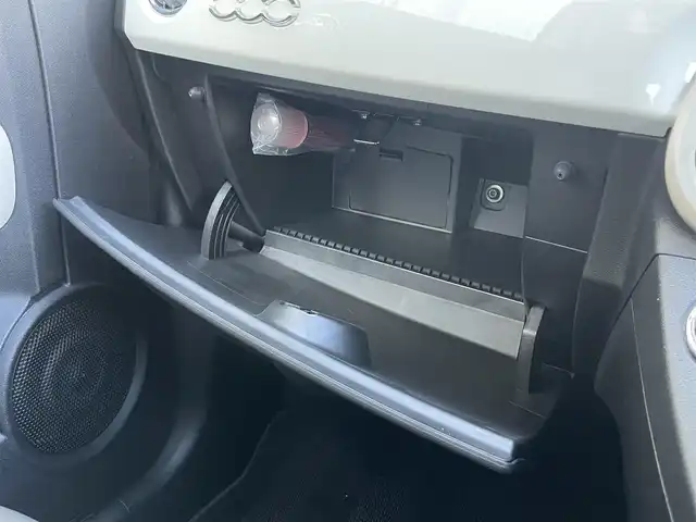 フィアット ５００ 1．2 ドルチェ 静岡県 2022(令4)年 0.9万km ビアンコ・ガーラ １オーナー　/純正ディスプレイオーディオ　/バックカメラ　/リアソナー　/クルコン　/ガラスルーフ/半革シート　/純正前後ドラレコ　/パドルシフト　/革巻きステアリング　/リモコンキー　/スペアキー　/保証書　/取説