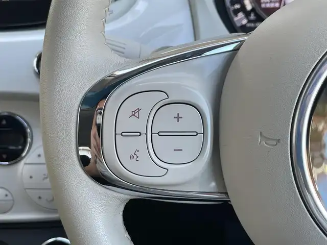 フィアット ５００ 1．2 ドルチェ 静岡県 2022(令4)年 0.9万km ビアンコ・ガーラ １オーナー　/純正ディスプレイオーディオ　/バックカメラ　/リアソナー　/クルコン　/ガラスルーフ/半革シート　/純正前後ドラレコ　/パドルシフト　/革巻きステアリング　/リモコンキー　/スペアキー　/保証書　/取説