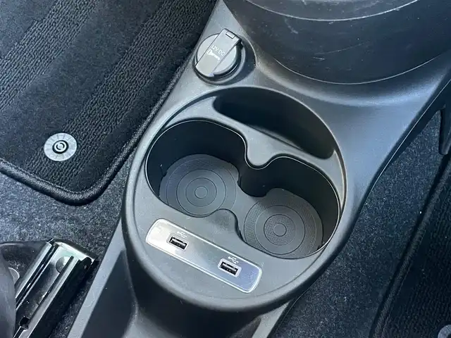 フィアット ５００ 1．2 ドルチェ 静岡県 2022(令4)年 0.9万km ビアンコ・ガーラ １オーナー　/純正ディスプレイオーディオ　/バックカメラ　/リアソナー　/クルコン　/ガラスルーフ/半革シート　/純正前後ドラレコ　/パドルシフト　/革巻きステアリング　/リモコンキー　/スペアキー　/保証書　/取説