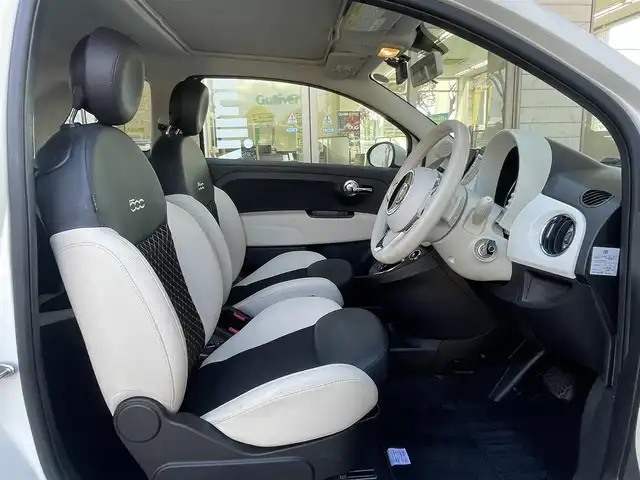 フィアット ５００ 1．2 ドルチェ 静岡県 2022(令4)年 0.9万km ビアンコ・ガーラ １オーナー　/純正ディスプレイオーディオ　/バックカメラ　/リアソナー　/クルコン　/ガラスルーフ/半革シート　/純正前後ドラレコ　/パドルシフト　/革巻きステアリング　/リモコンキー　/スペアキー　/保証書　/取説