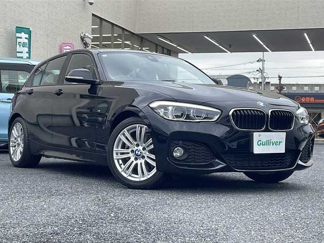 ＢＭＷ １１８ｉ Mスポーツ 大阪府 2015(平27)年 2.5万km サファイアブラックP ビルトインETC/ドライブレコーダー/LEDヘッドライト/フォグランプ/革巻きステアリング/ウインカーミラー/リアソナー/レインセンサー/アイドリングストップ/フロアマット/保証書/取扱説明書