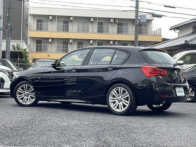ＢＭＷ １１８ｉ Mスポーツ 大阪府 2015(平27)年 2.5万km サファイアブラックP ビルトインETC/ドライブレコーダー/LEDヘッドライト/フォグランプ/革巻きステアリング/ウインカーミラー/リアソナー/レインセンサー/アイドリングストップ/フロアマット/保証書/取扱説明書