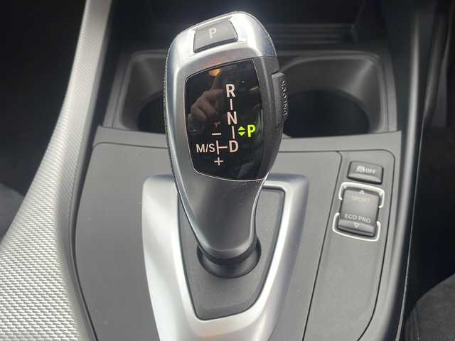 ＢＭＷ １１８ｉ Mスポーツ 大阪府 2015(平27)年 2.5万km サファイアブラックP ビルトインETC/ドライブレコーダー/LEDヘッドライト/フォグランプ/革巻きステアリング/ウインカーミラー/リアソナー/レインセンサー/アイドリングストップ/フロアマット/保証書/取扱説明書
