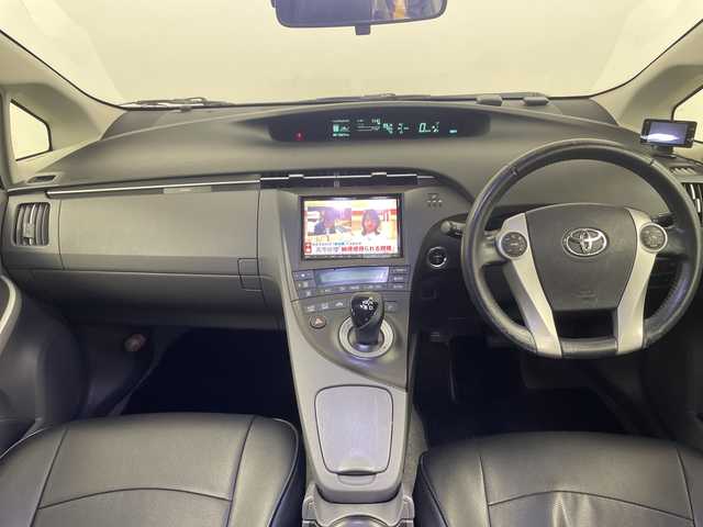 トヨタ プリウス S 道央・札幌 2011(平23)年 13.9万km ブラック ・寒冷地仕様/・アルパイン8インチ　ナビ  /・CD/DVD/フルセグ/・バックカメラ/・社外前方ドライブレコーダー/・オートライト/・ETC/・ワイパーデアイサー/・電動格納ミラー/ウィンカーミラー/・ヘッドライトレベライザー/・ドアバイザー/・ステアリングスイッチ/・夏タイヤ社外AW積込/・フォグランプ