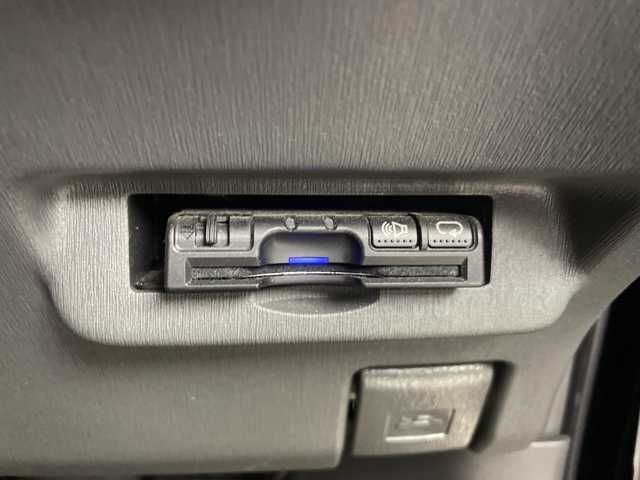 トヨタ プリウス S 道央・札幌 2011(平23)年 13.9万km ブラック ・寒冷地仕様/・アルパイン8インチ　ナビ  /・CD/DVD/フルセグ/・バックカメラ/・社外前方ドライブレコーダー/・オートライト/・ETC/・ワイパーデアイサー/・電動格納ミラー/ウィンカーミラー/・ヘッドライトレベライザー/・ドアバイザー/・ステアリングスイッチ/・夏タイヤ社外AW積込/・フォグランプ