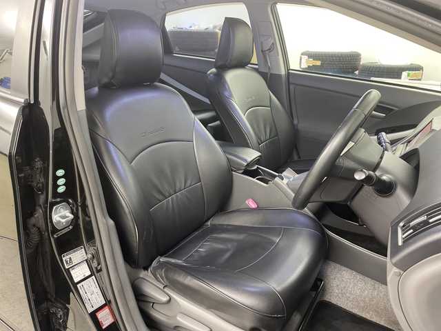 トヨタ プリウス S 道央・札幌 2011(平23)年 13.9万km ブラック ・寒冷地仕様/・アルパイン8インチ　ナビ  /・CD/DVD/フルセグ/・バックカメラ/・社外前方ドライブレコーダー/・オートライト/・ETC/・ワイパーデアイサー/・電動格納ミラー/ウィンカーミラー/・ヘッドライトレベライザー/・ドアバイザー/・ステアリングスイッチ/・夏タイヤ社外AW積込/・フォグランプ