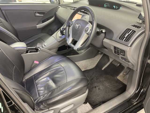 トヨタ プリウス S 道央・札幌 2011(平23)年 13.9万km ブラック ・寒冷地仕様/・アルパイン8インチ　ナビ  /・CD/DVD/フルセグ/・バックカメラ/・社外前方ドライブレコーダー/・オートライト/・ETC/・ワイパーデアイサー/・電動格納ミラー/ウィンカーミラー/・ヘッドライトレベライザー/・ドアバイザー/・ステアリングスイッチ/・夏タイヤ社外AW積込/・フォグランプ